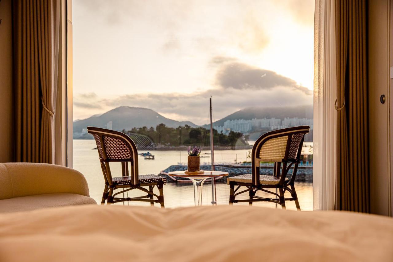 The Castle Ocean Suite Yeosu Exterior photo